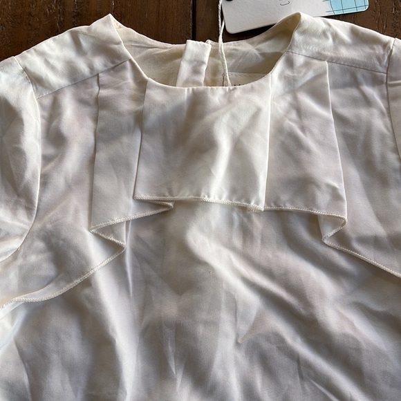Carrememt beau cream ruffle blouse NWT - Picture 2 of 5